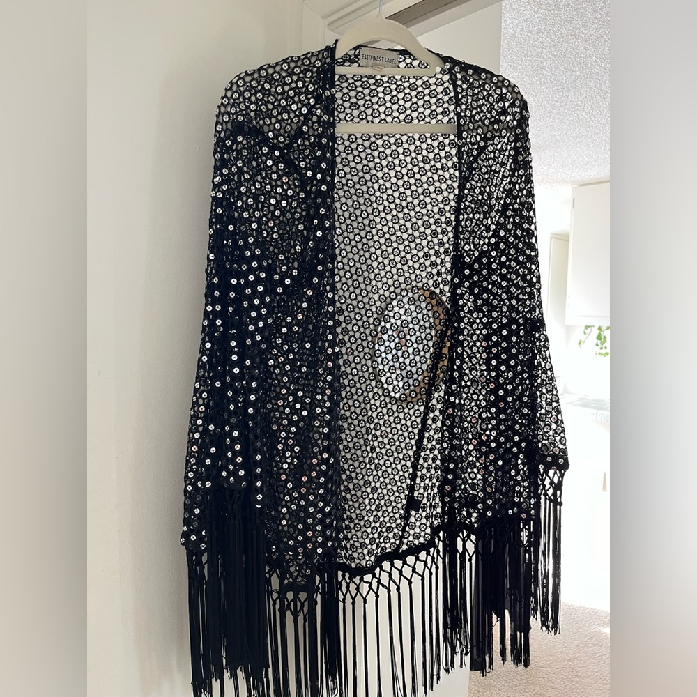 East n West label cruise kimono in black mirror